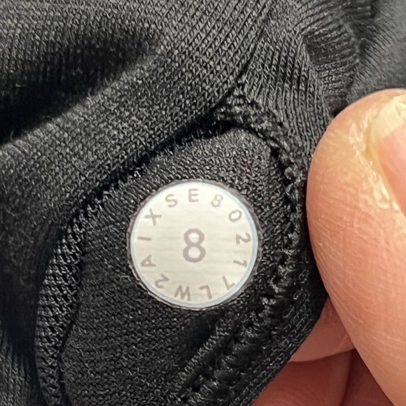 Lululemon Black Run The Day Bra size 8 - Picture 10 of 12